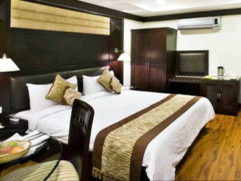 Hotel Bluestone Nehru Place By The Cosy Hotels New Delhi Exterior photo