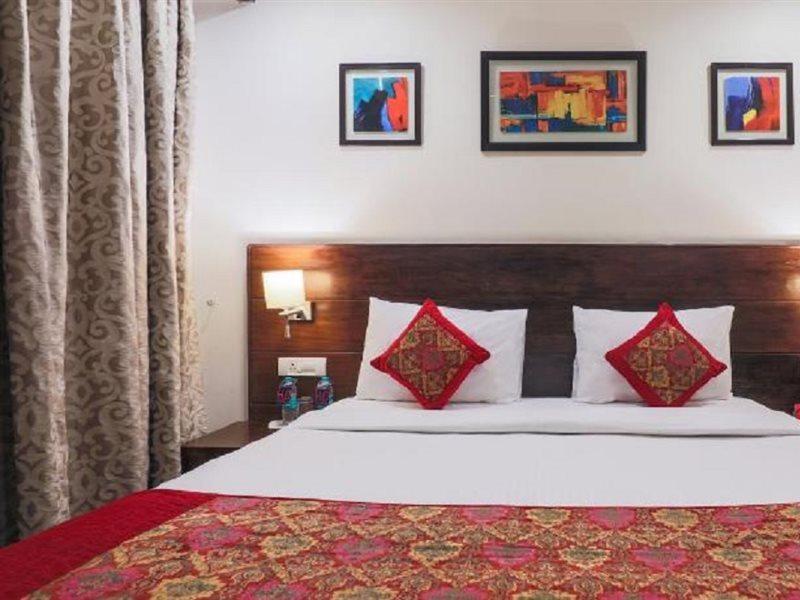 Hotel Bluestone Nehru Place By The Cosy Hotels New Delhi Exterior photo