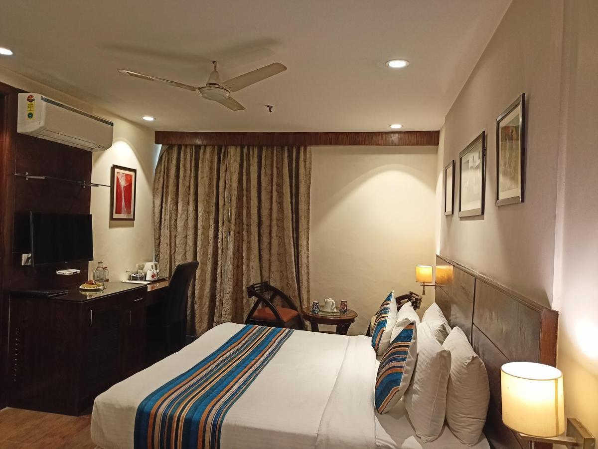 Hotel Bluestone Nehru Place By The Cosy Hotels New Delhi Exterior photo