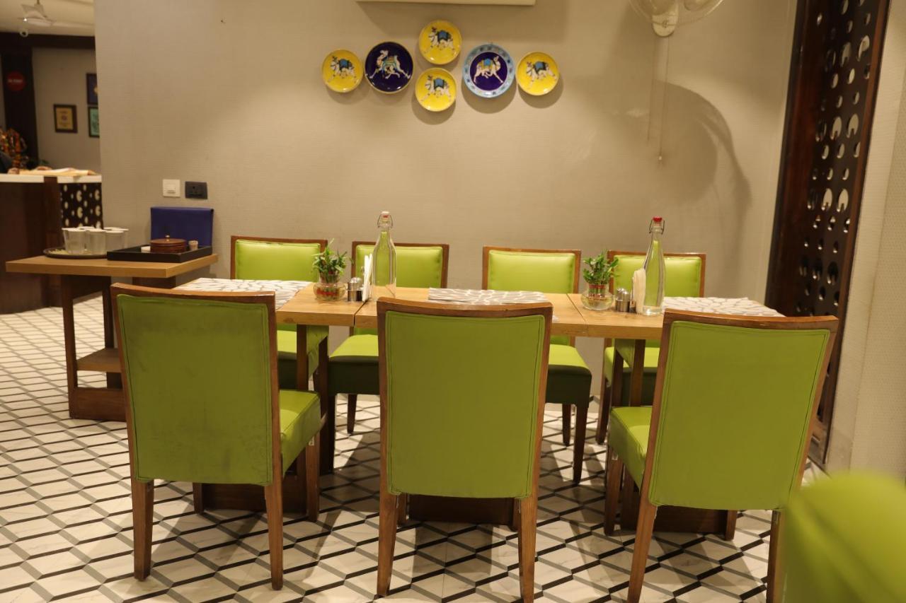 Hotel Bluestone Nehru Place By The Cosy Hotels New Delhi Exterior photo