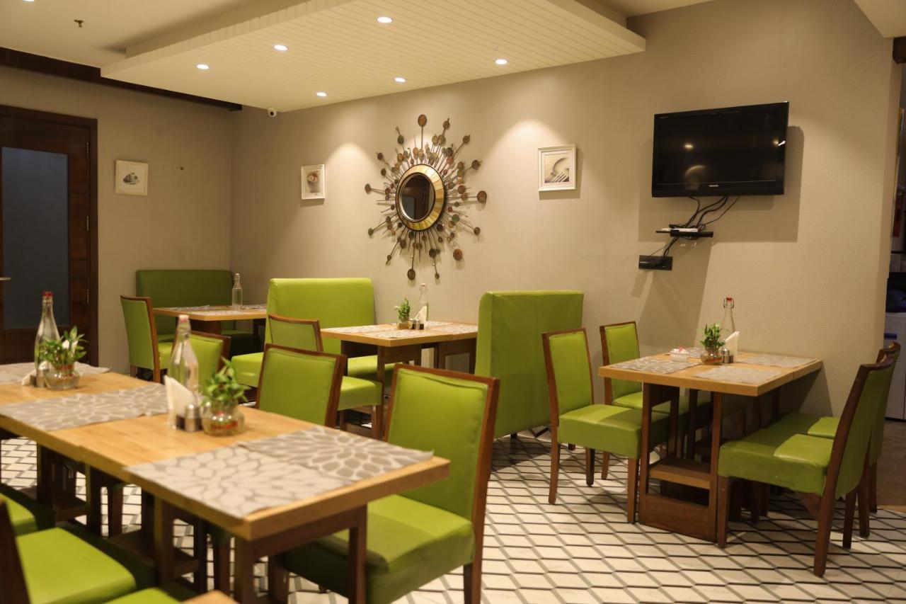 Hotel Bluestone Nehru Place By The Cosy Hotels New Delhi Exterior photo