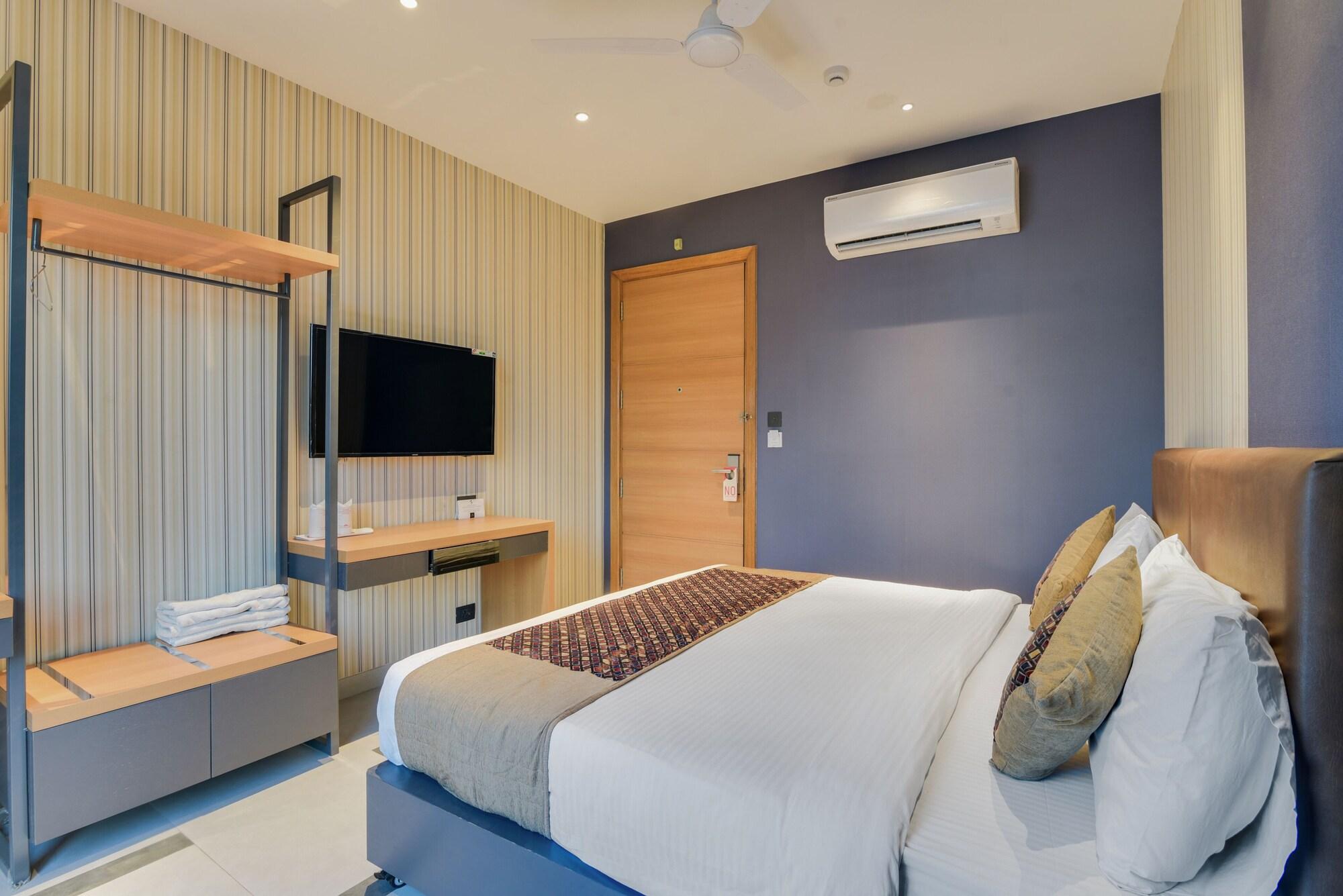 Hotel Bluestone Nehru Place By The Cosy Hotels New Delhi Exterior photo