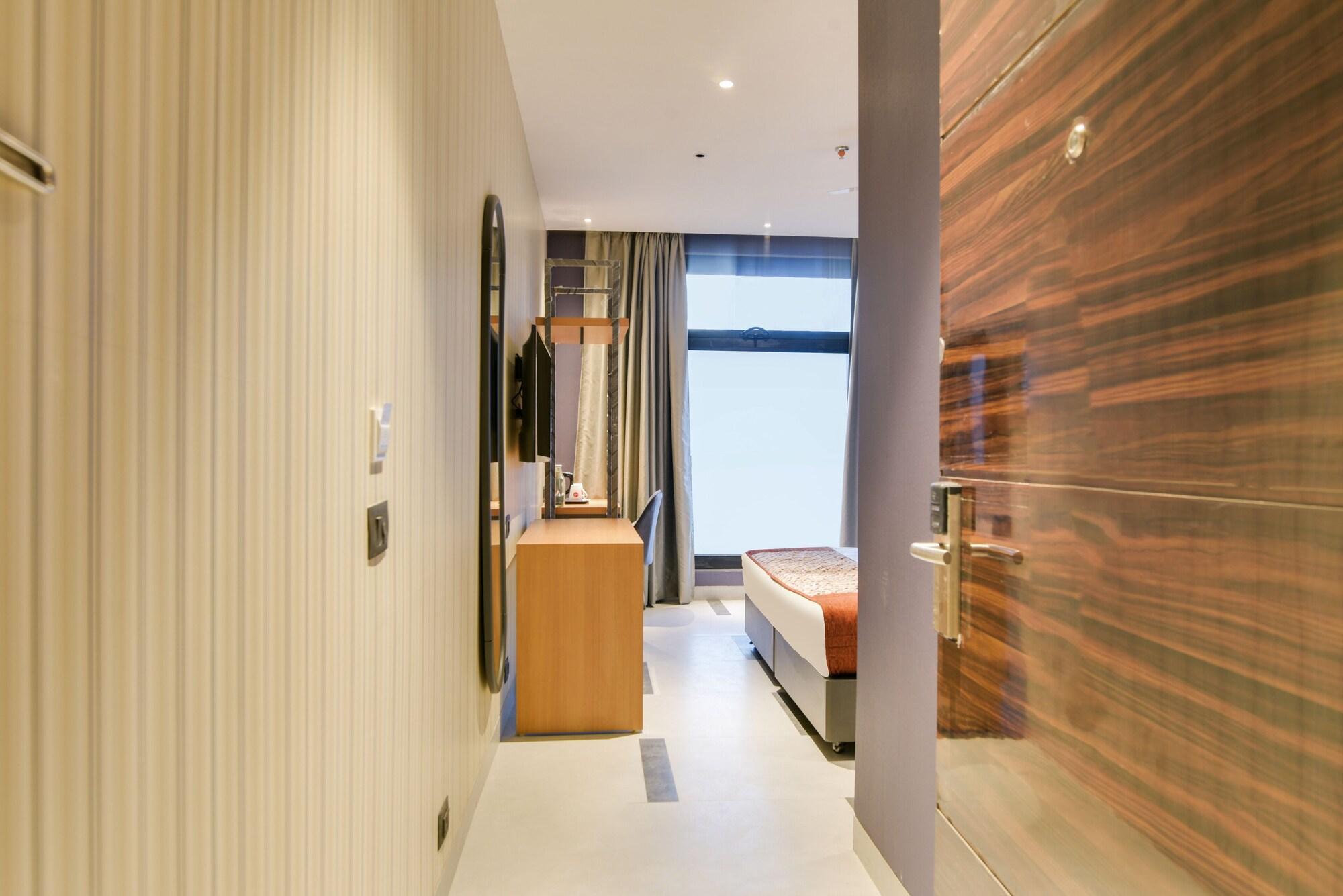 Hotel Bluestone Nehru Place By The Cosy Hotels New Delhi Exterior photo