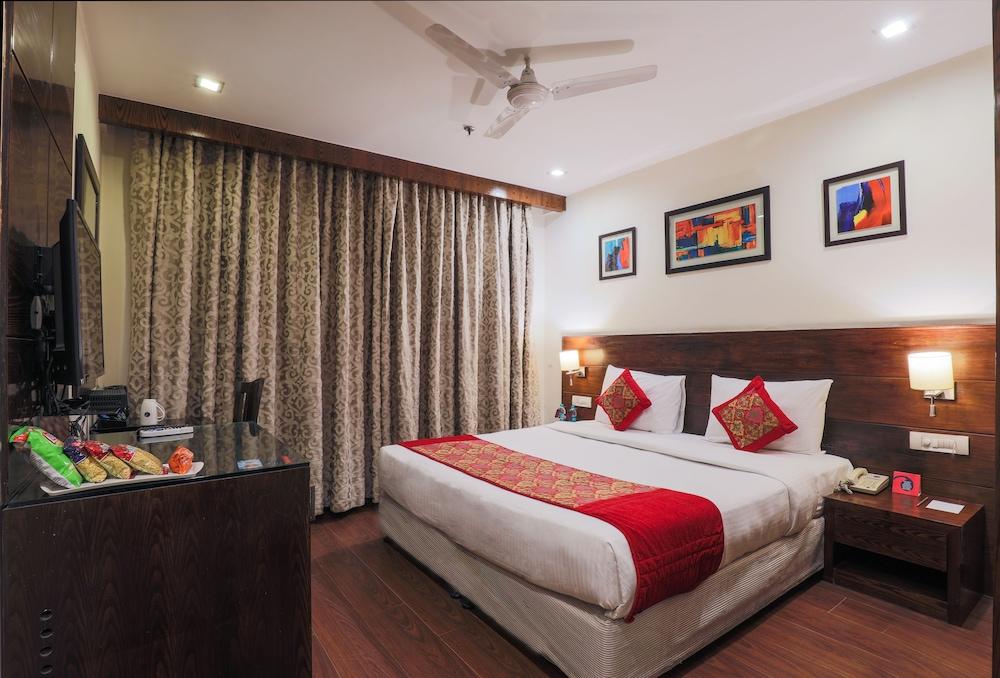Hotel Bluestone Nehru Place By The Cosy Hotels New Delhi Exterior photo