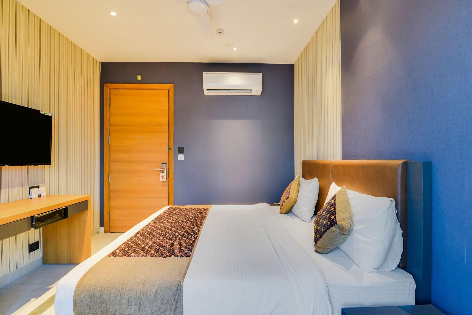 Hotel Bluestone Nehru Place By The Cosy Hotels New Delhi Exterior photo