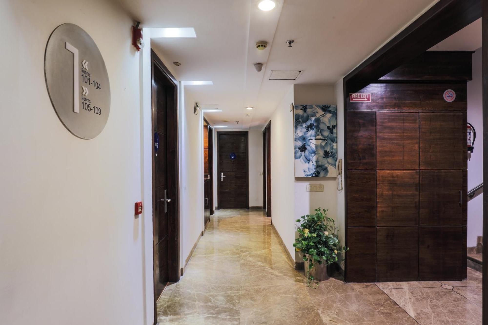 Hotel Bluestone Nehru Place By The Cosy Hotels New Delhi Exterior photo