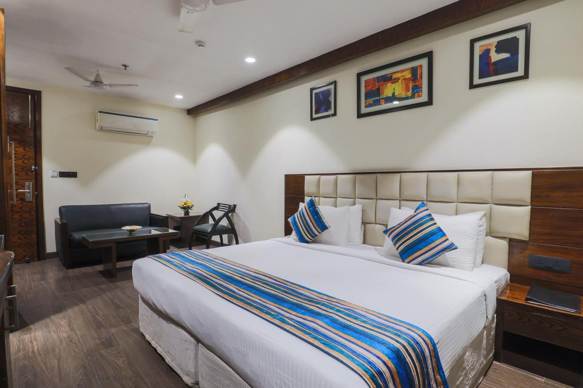 Hotel Bluestone Nehru Place By The Cosy Hotels New Delhi Exterior photo