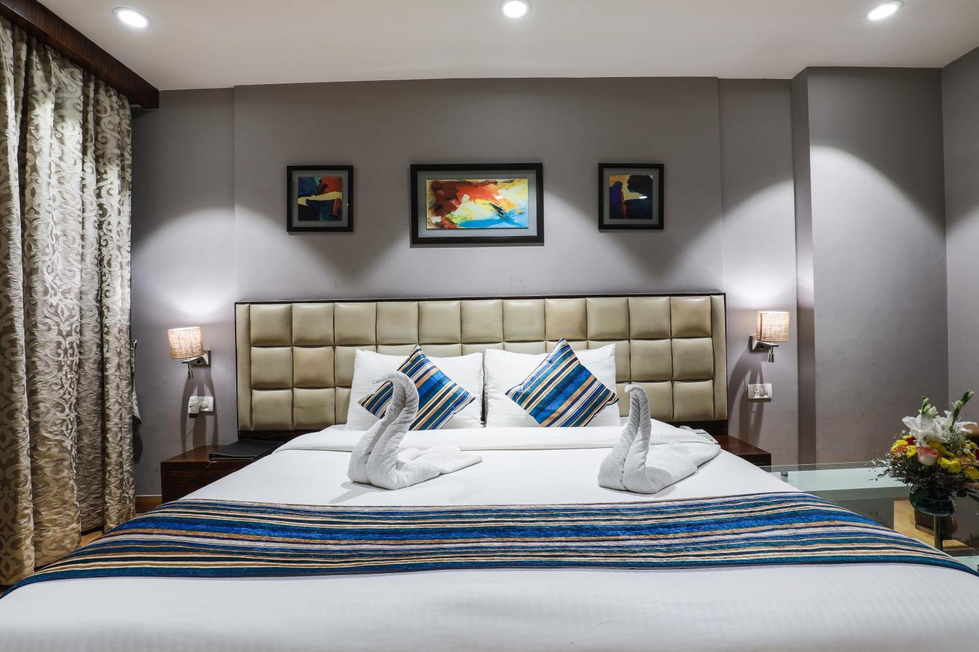 Hotel Bluestone Nehru Place By The Cosy Hotels New Delhi Exterior photo