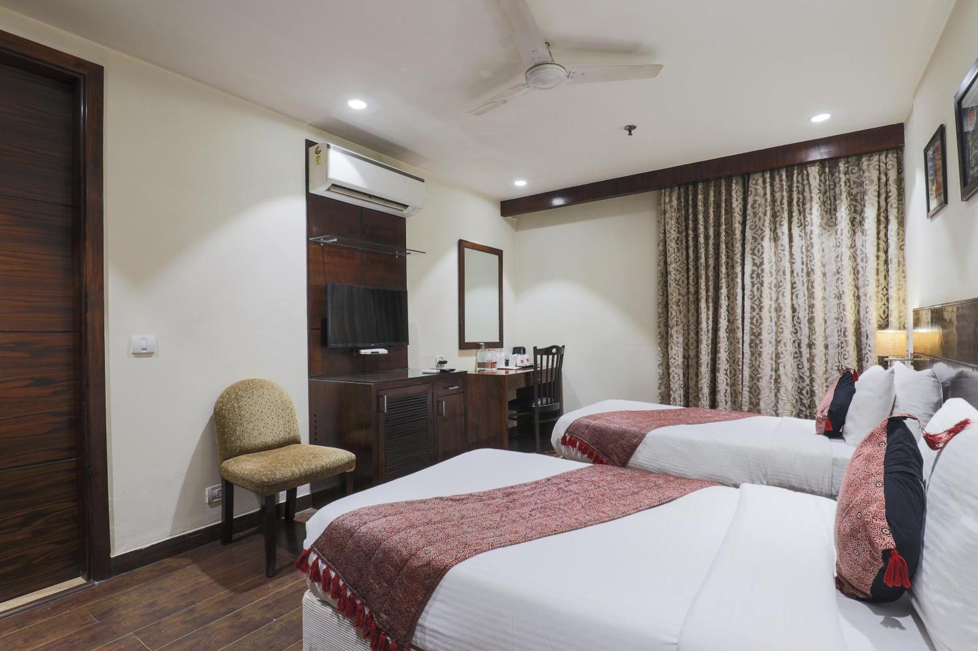 Hotel Bluestone Nehru Place By The Cosy Hotels New Delhi Exterior photo