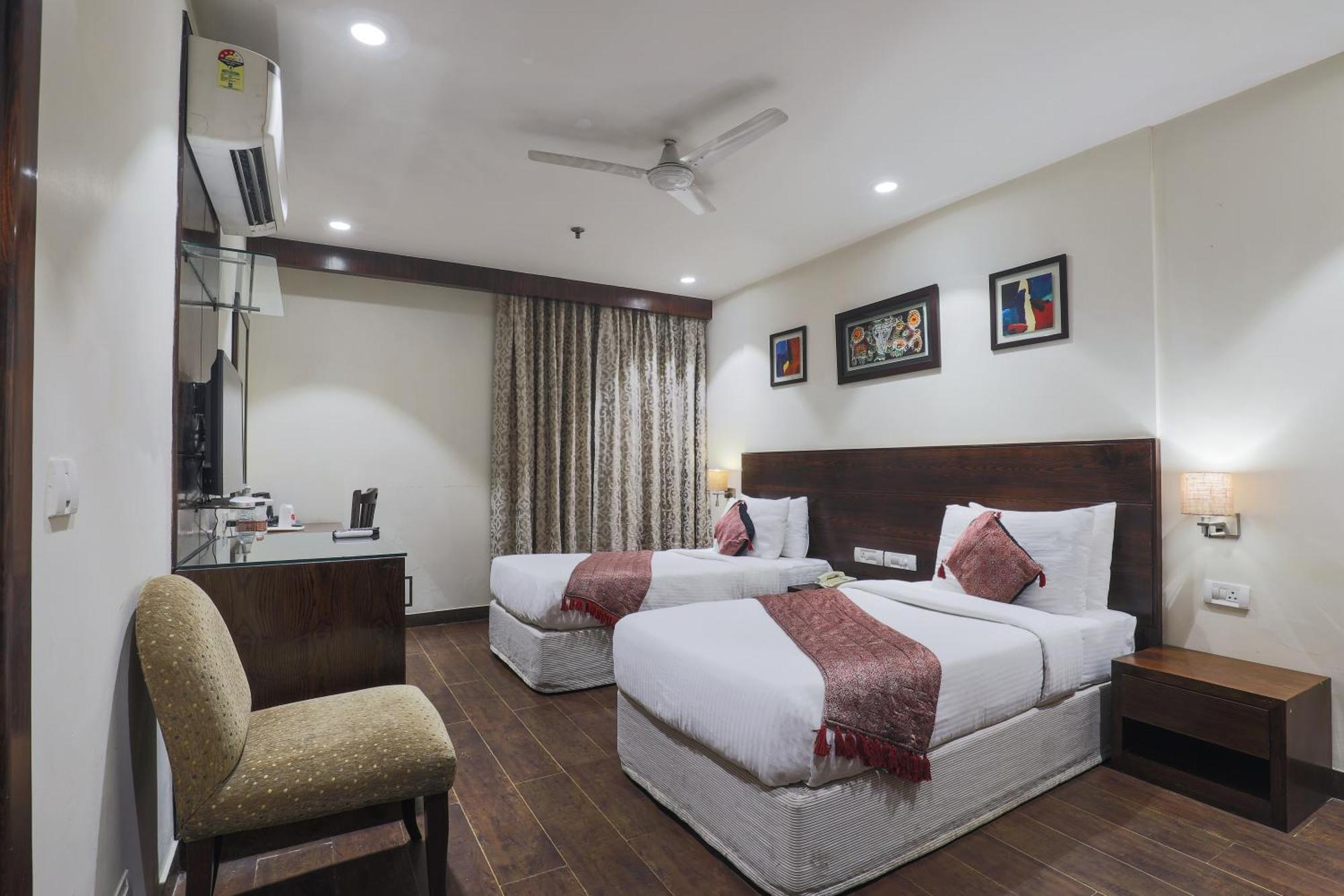 Hotel Bluestone Nehru Place By The Cosy Hotels New Delhi Exterior photo