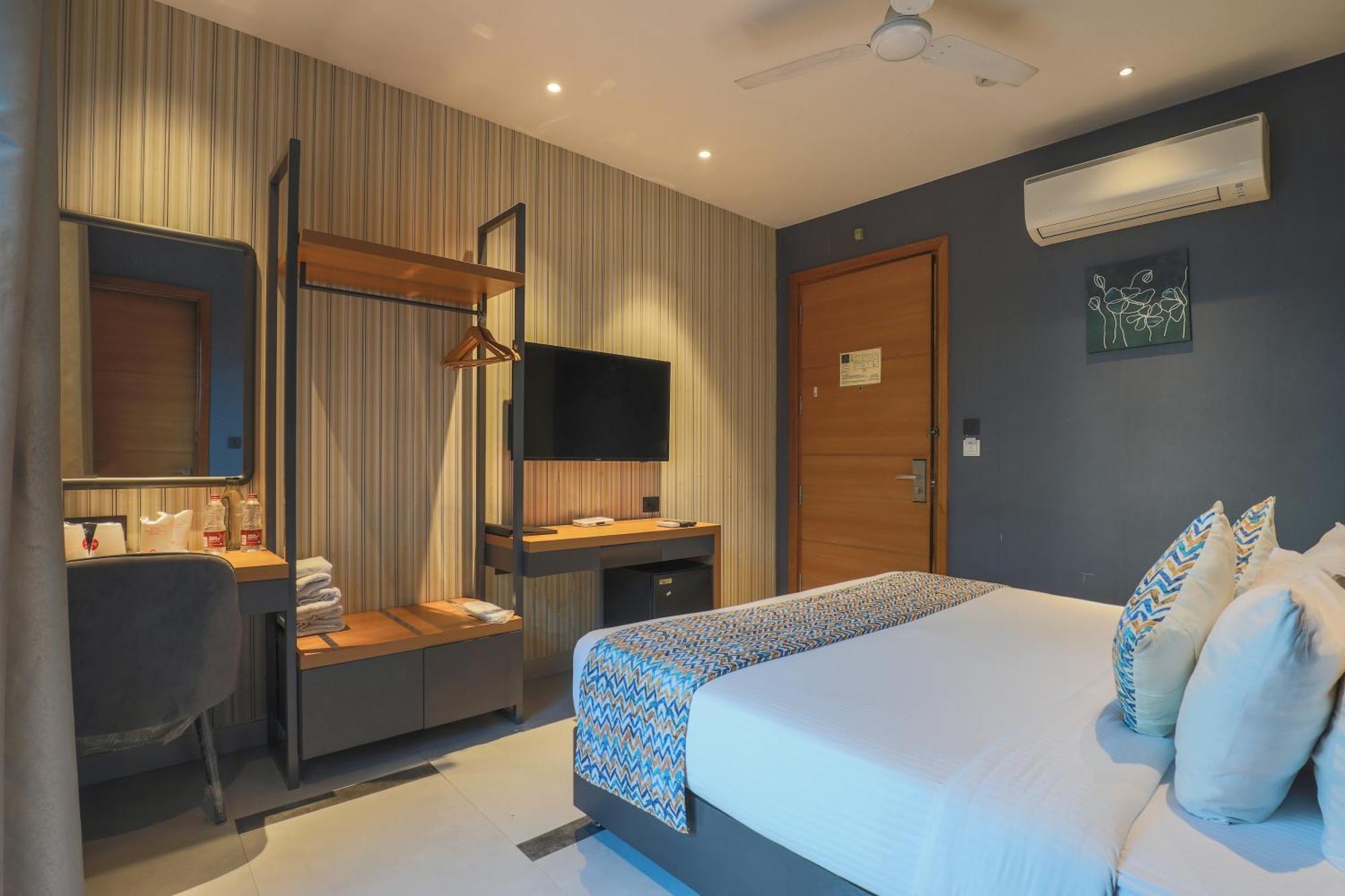 Hotel Bluestone Nehru Place By The Cosy Hotels New Delhi Exterior photo