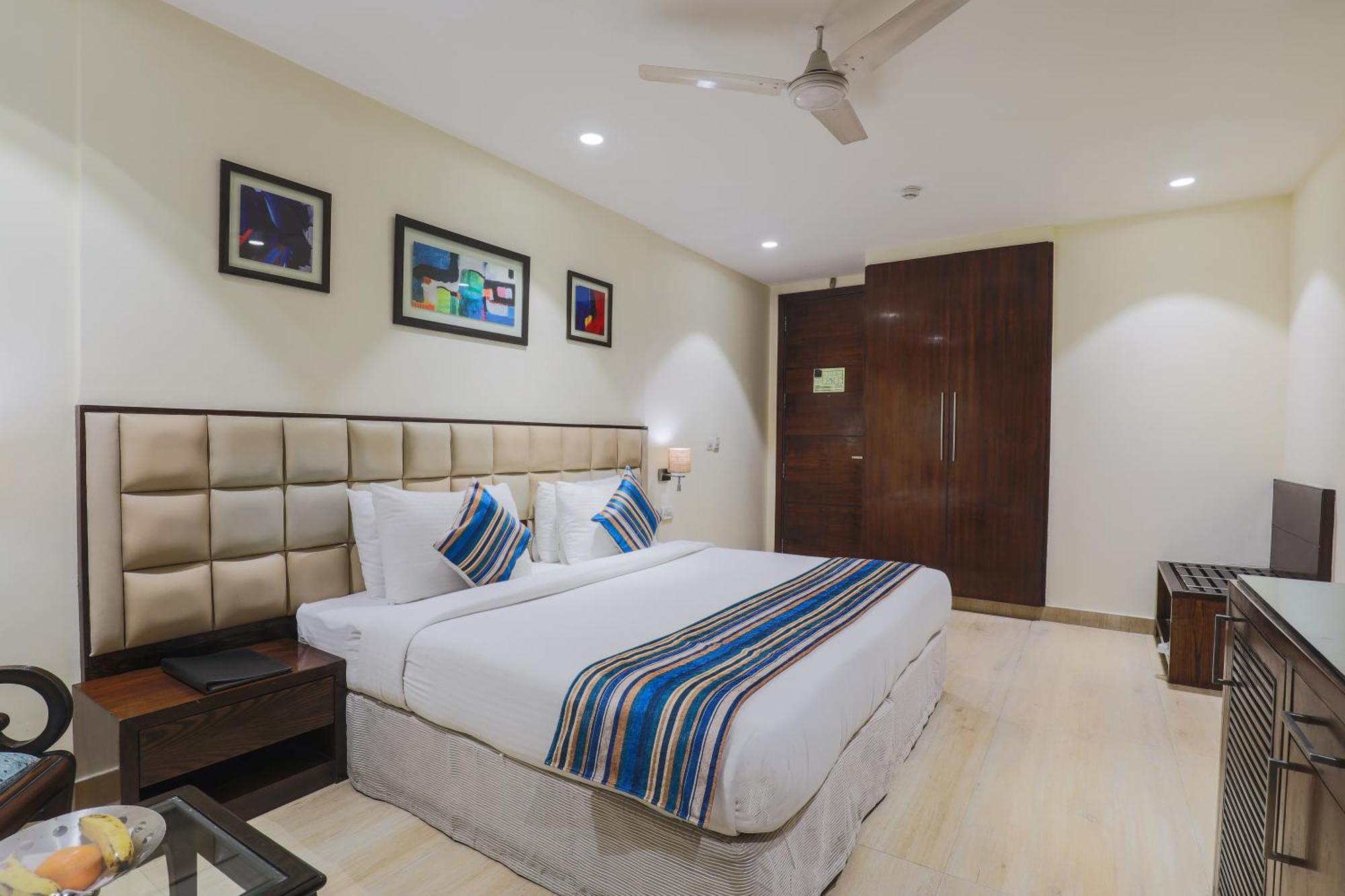 Hotel Bluestone Nehru Place By The Cosy Hotels New Delhi Exterior photo