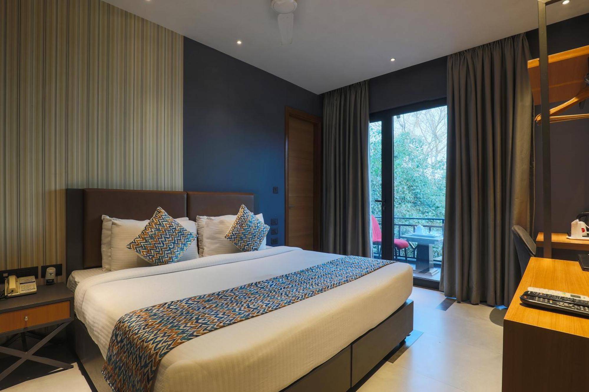 Hotel Bluestone Nehru Place By The Cosy Hotels New Delhi Exterior photo