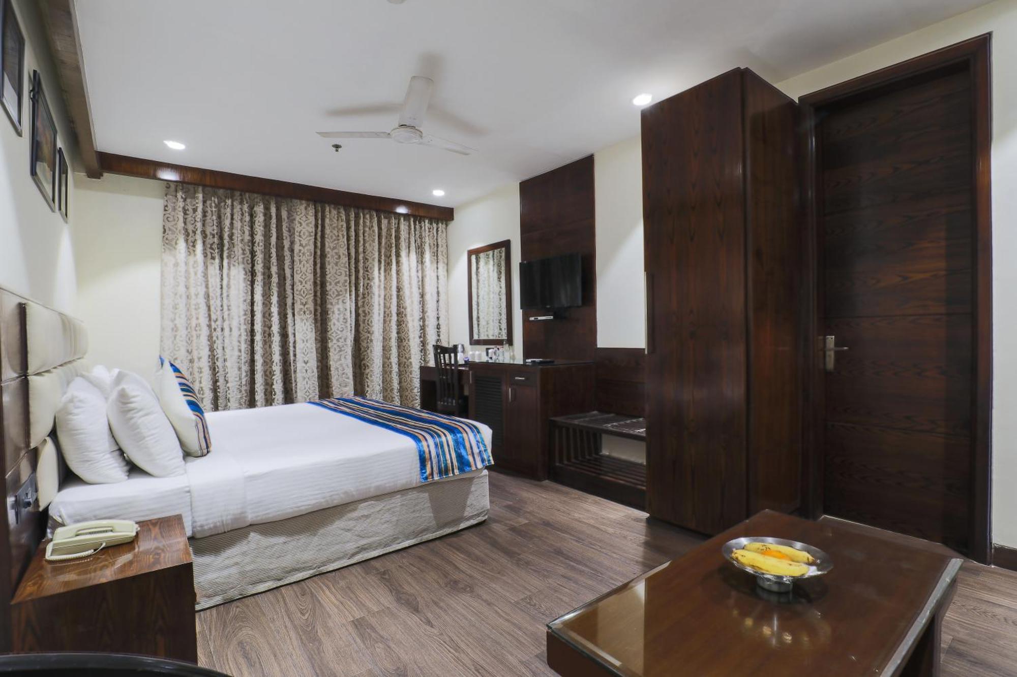 Hotel Bluestone Nehru Place By The Cosy Hotels New Delhi Exterior photo