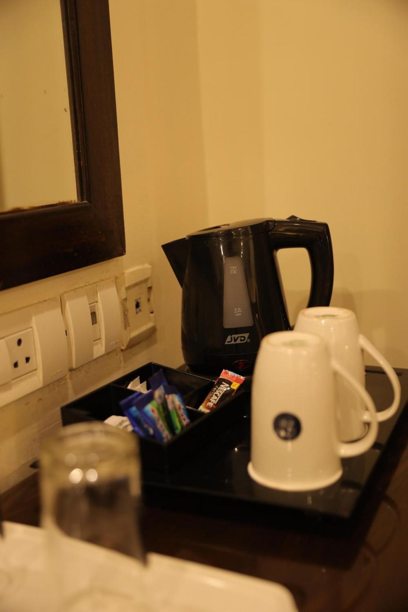 Hotel Bluestone Nehru Place By The Cosy Hotels New Delhi Exterior photo